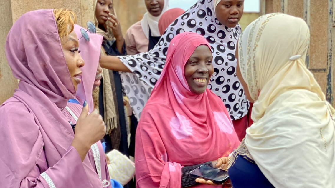 Karole Kasita Shares Iftar Meals With Salama Road Community