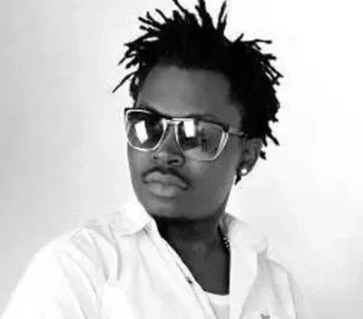 Master Parrot Fed Up With Fans Recording Him in Public