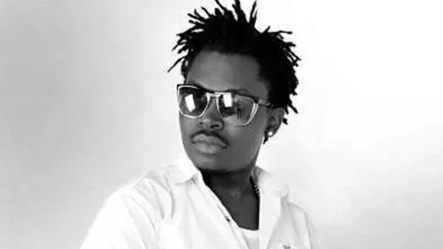 Master Parrot Fed Up With Fans Recording Him in Public