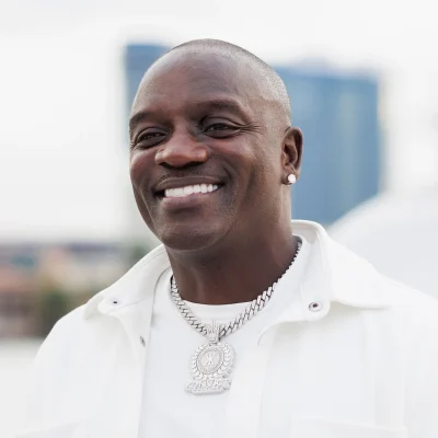 Akon multiple women