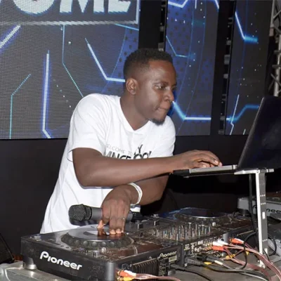 Aludah DJing Versitility